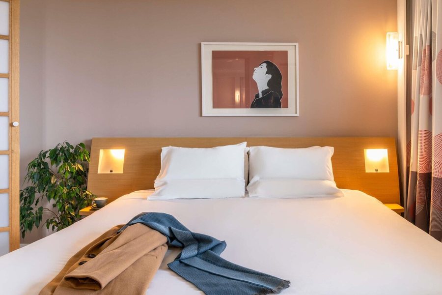 Novotel Edinburgh Park — Guest room