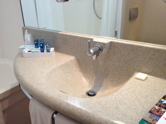 Novotel Krakow Centrum — Bathroom