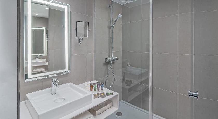 Novotel London Excel Hotel — Bathroom