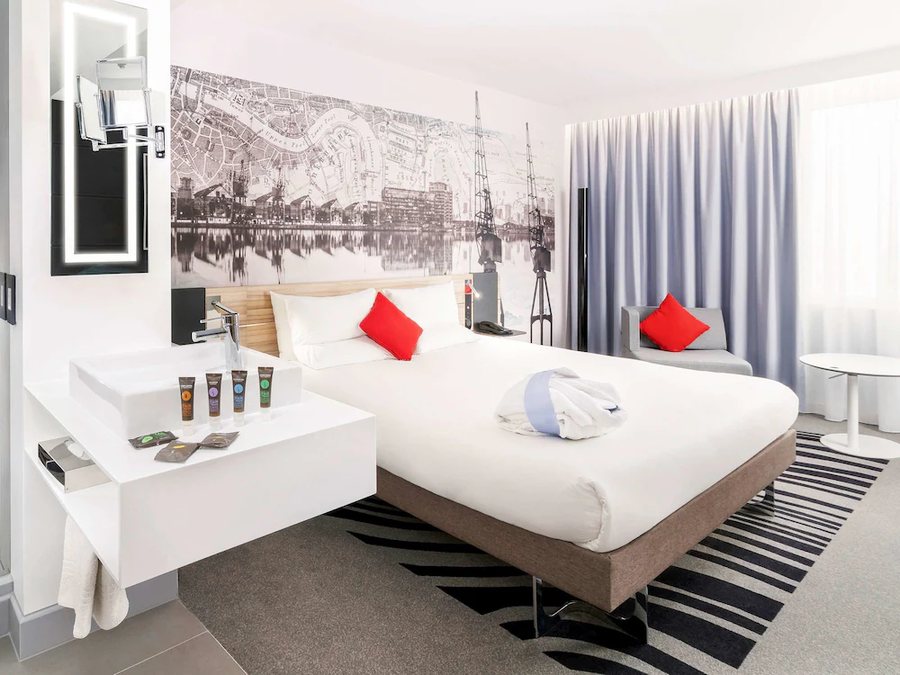 Novotel London Excel Hotel — Guest room