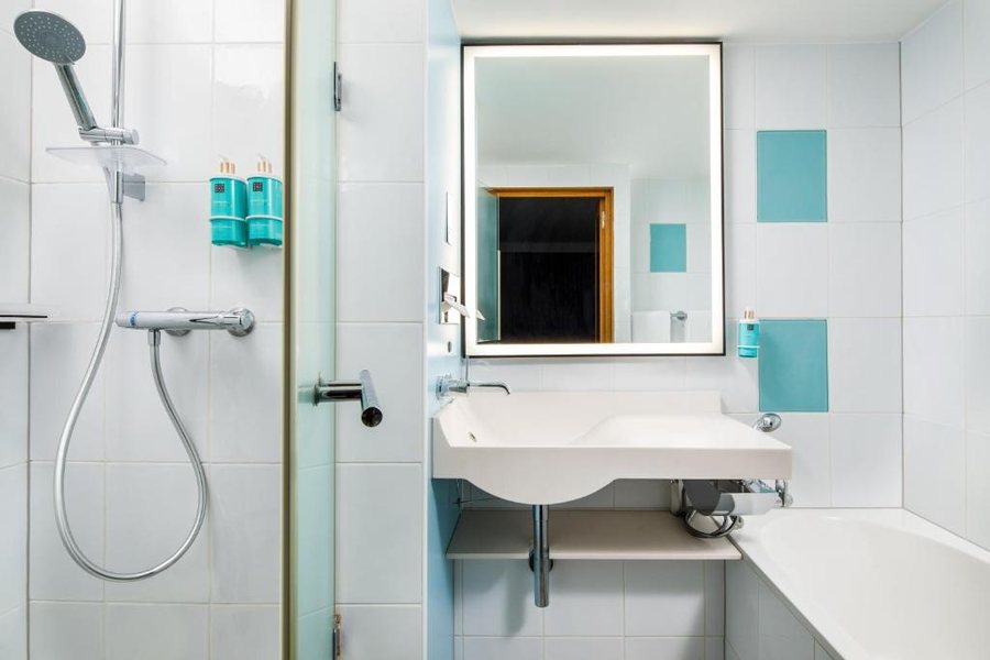 Novotel London Greenwich — Bathroom