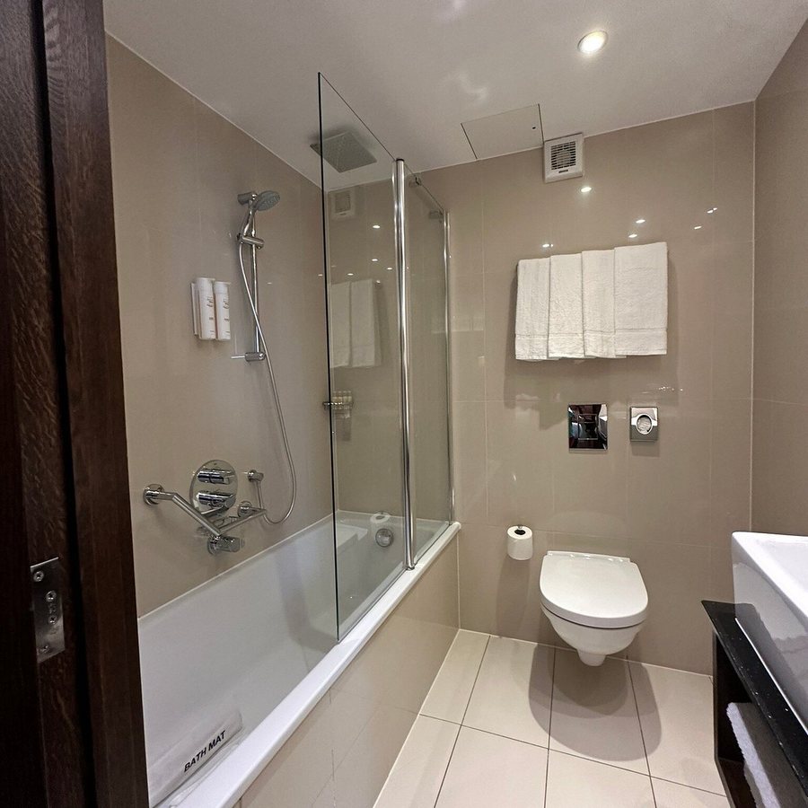 Novotel London Paddington — Bathroom