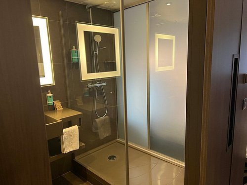 Novotel London Tower Bridge — Bathroom