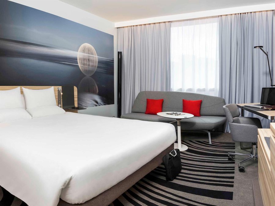 Novotel London Tower Bridge — Guest room