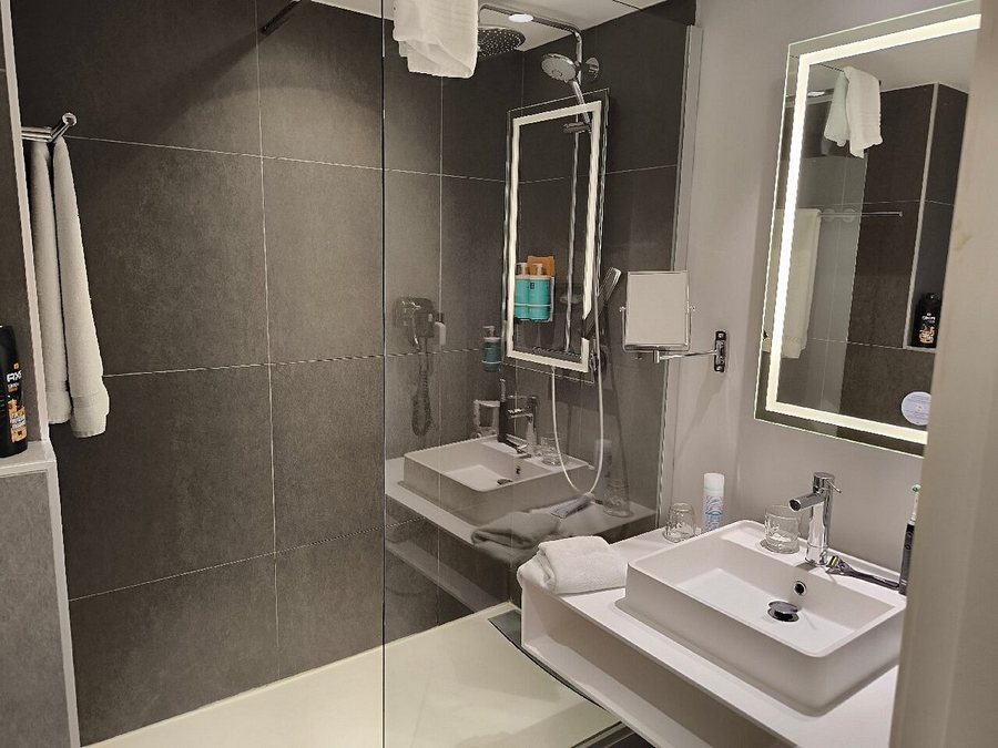 Novotel Madrid City Las Ventas — Bathroom