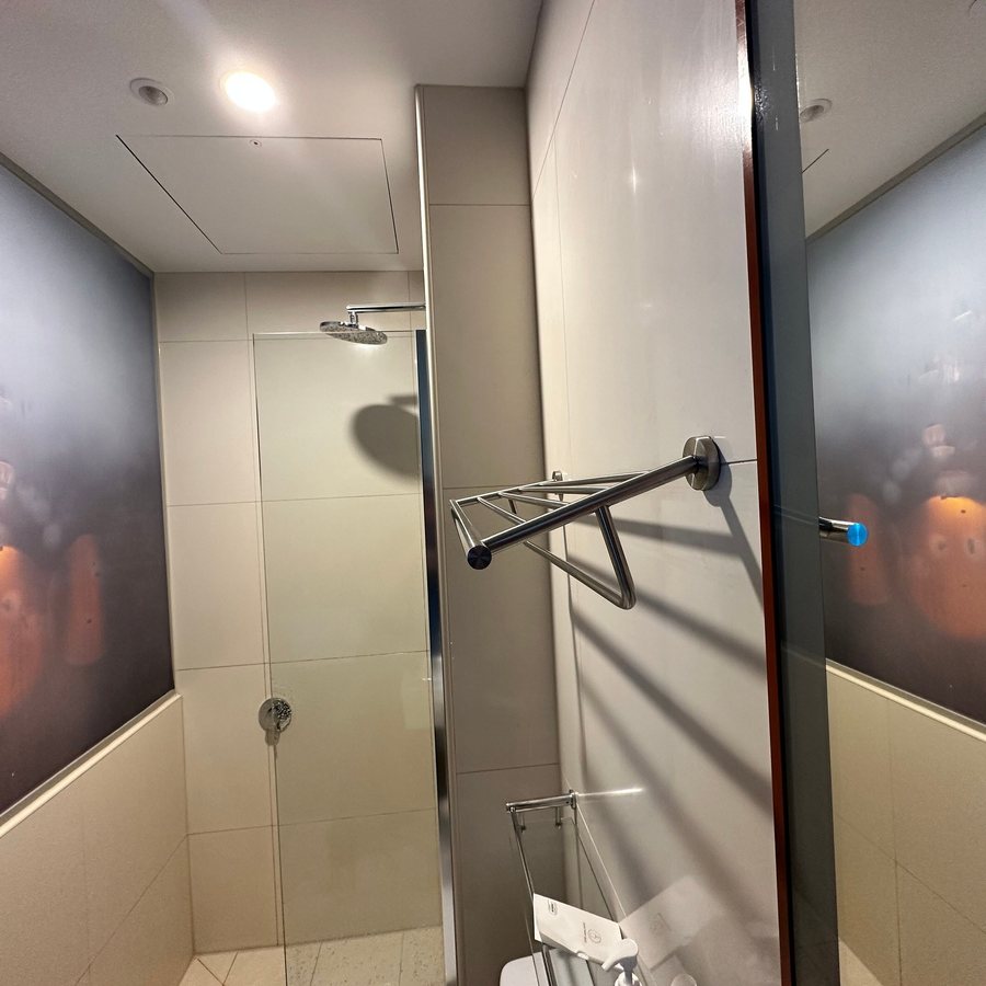 Novotel Melbourne Preston — Bathroom
