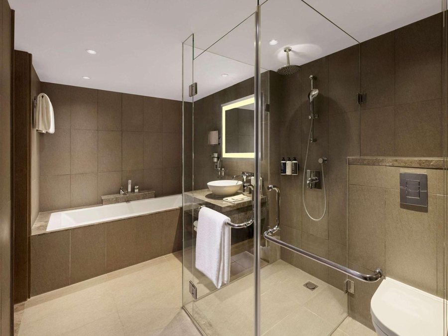 Novotel New Delhi City Centre — Bathroom