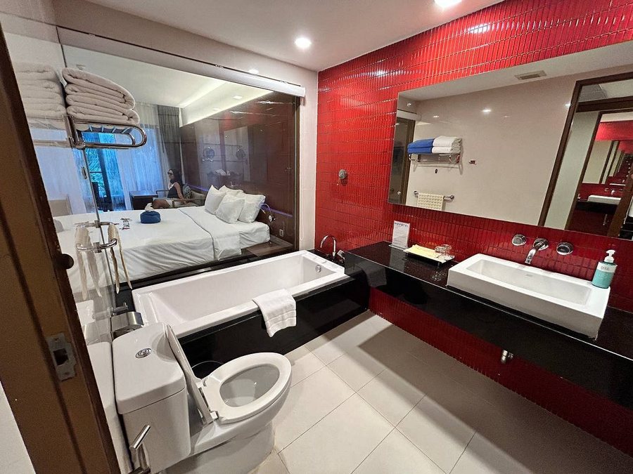 Novotel Phuket Kata Avista Resort and Spa — Bathroom