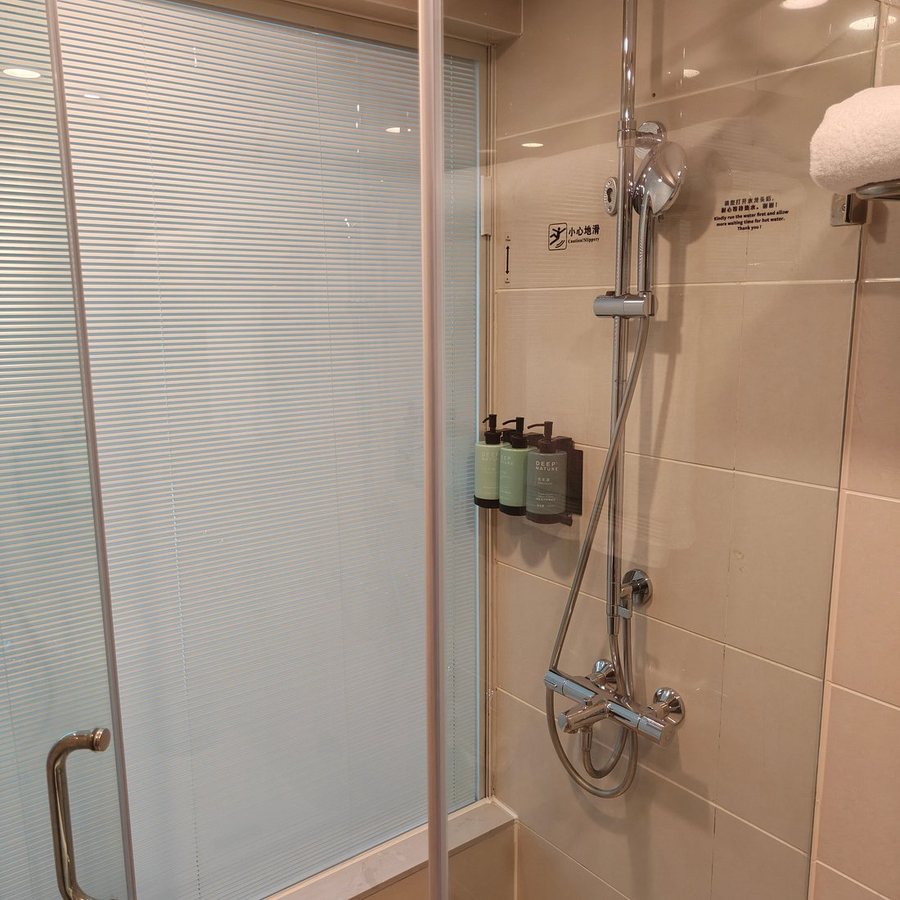 Novotel Shanghai Atlantis Shanghai — Bathroom