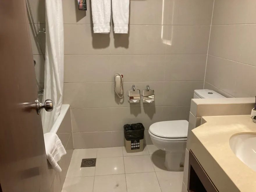 Novotel Shanghai Clover Shanghai — Bathroom