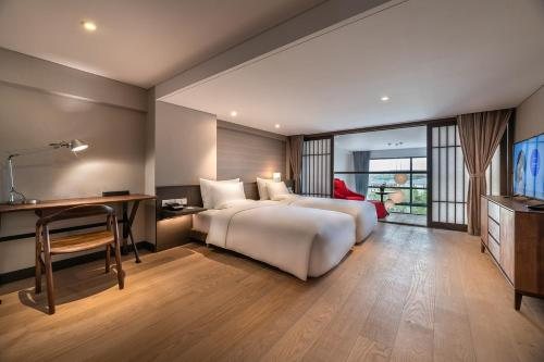 Novotel Shanghai Hongqiao — Guest room