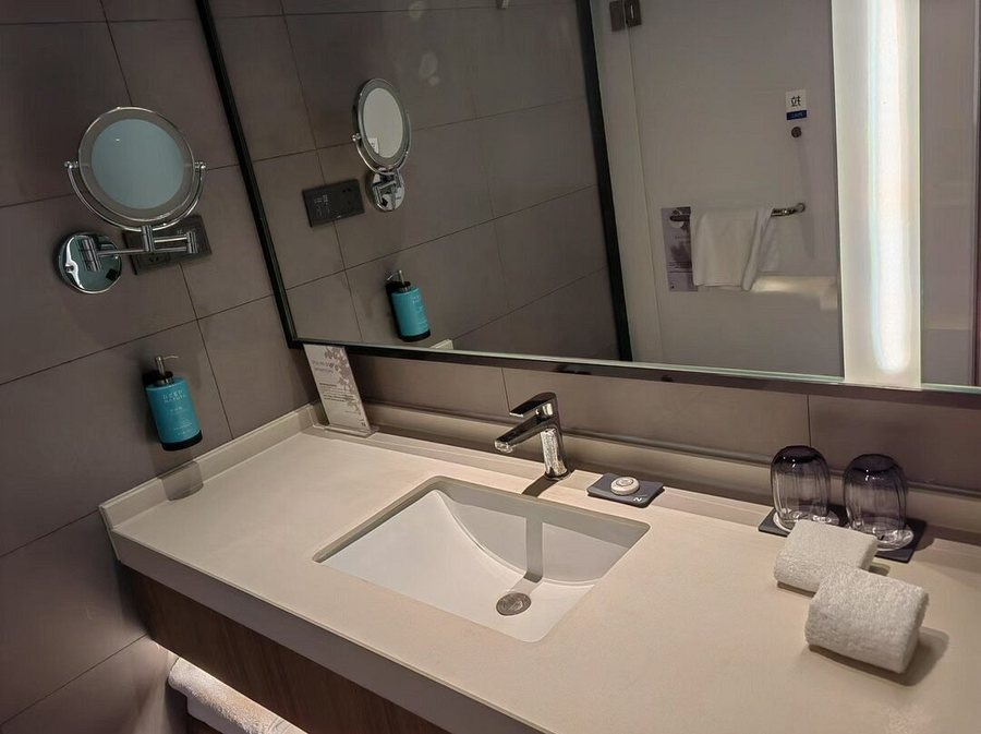 Novotel Shanghai Qingpu Excellence — Bathroom