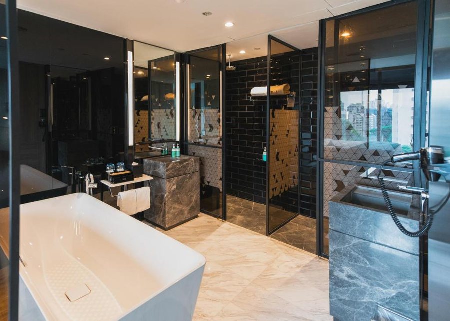 Novotel Singapore On Stevens — Bathroom