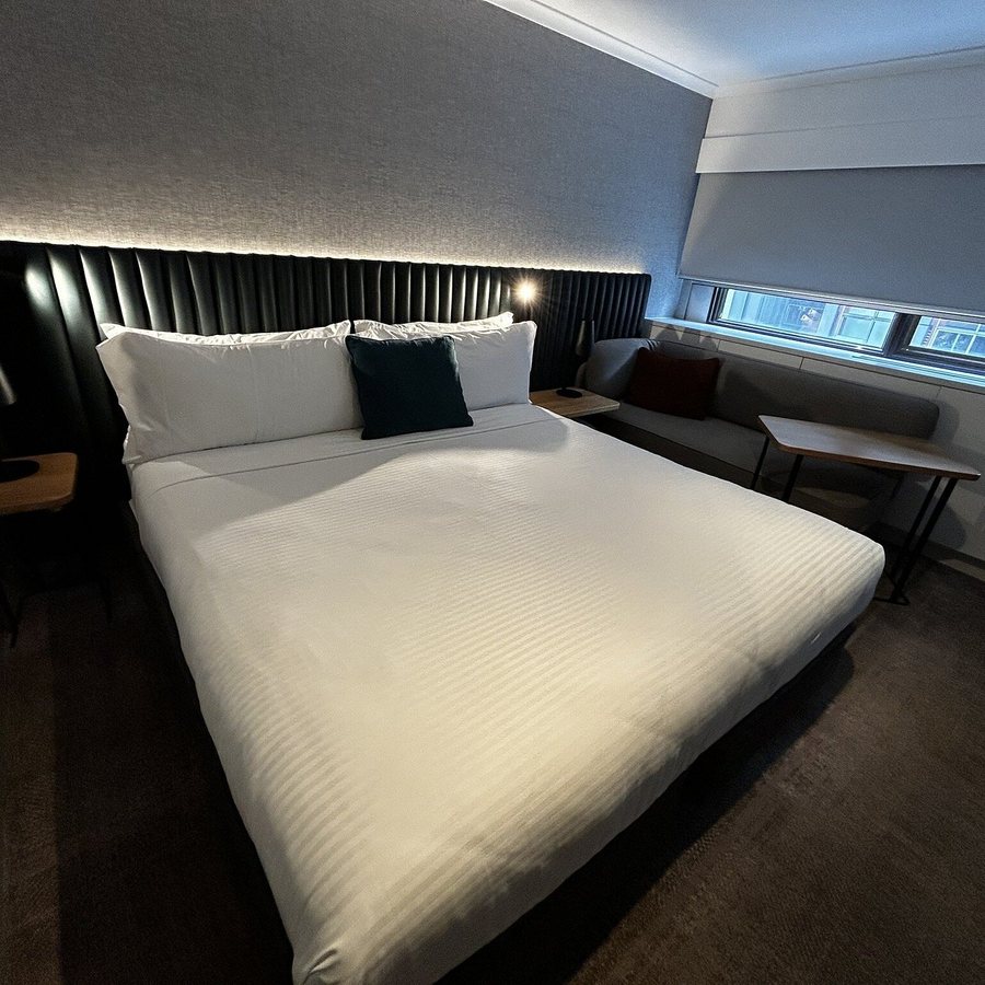 Novotel Sydney City Centre — Guest room