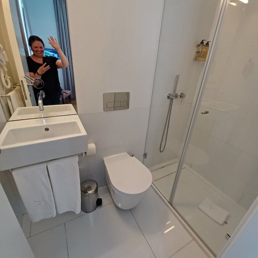 Numa Lisbon Anjos — Bathroom