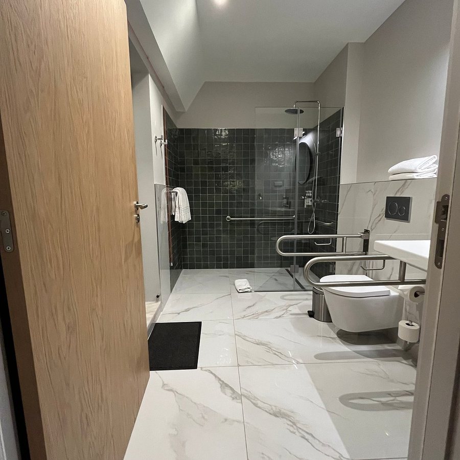 Numa Lisbon Rato — Bathroom