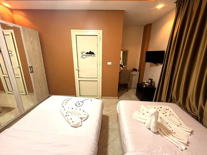 Nun Pyramids Inn — Guest room