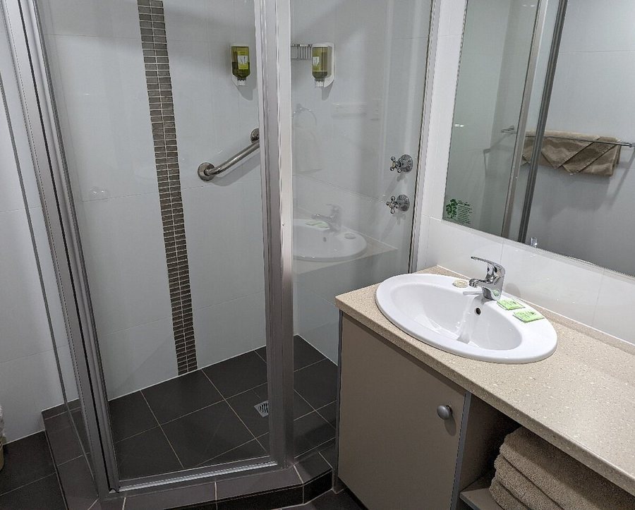 Nuriootpa Vine Court — Bathroom