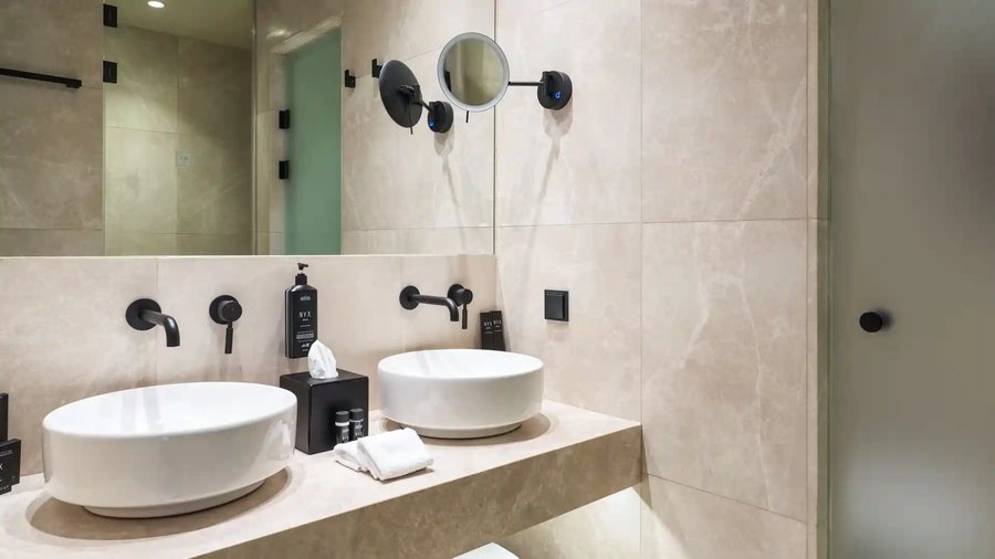 NYX Hotel Thessaloniki — Bathroom