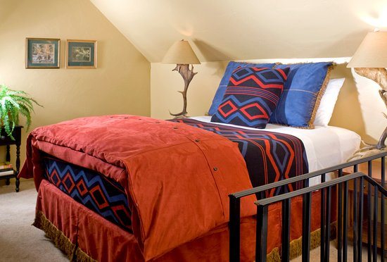 O Bar O Cabins — Guest room