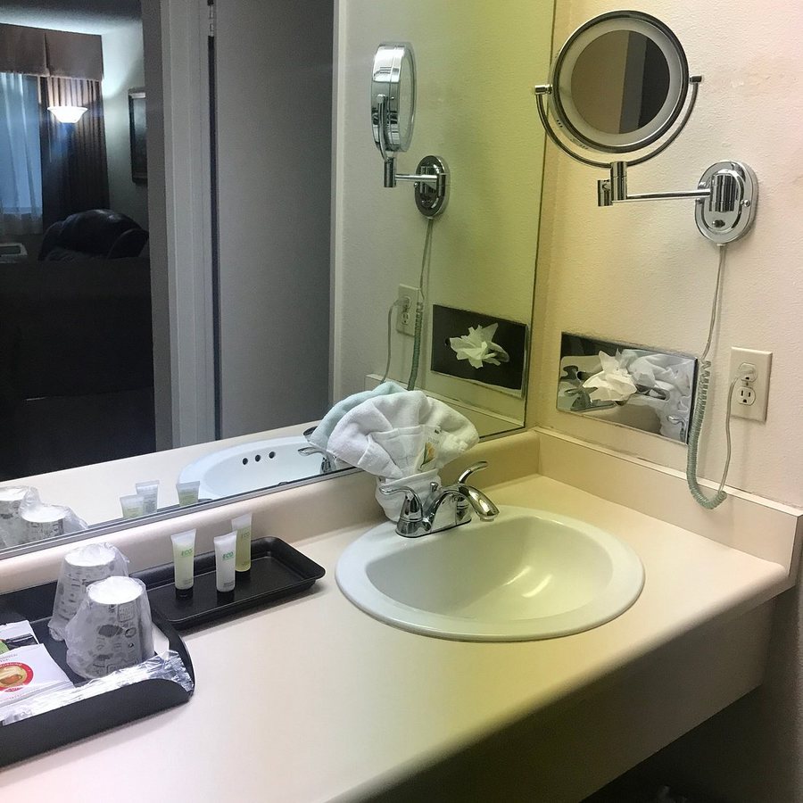 O Cairns Inn Suites — Bathroom