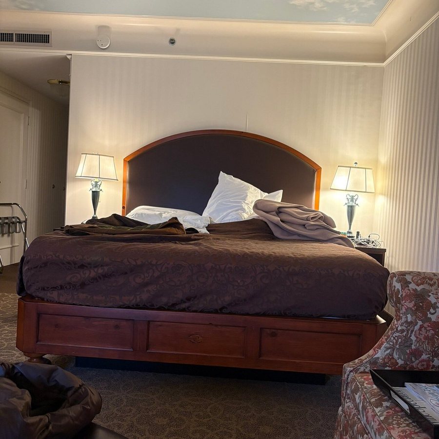 O Henry Hotel — Guest room