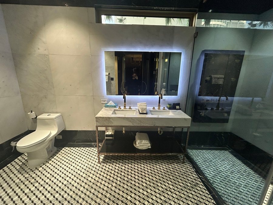 O LV Fifty Five — Bathroom