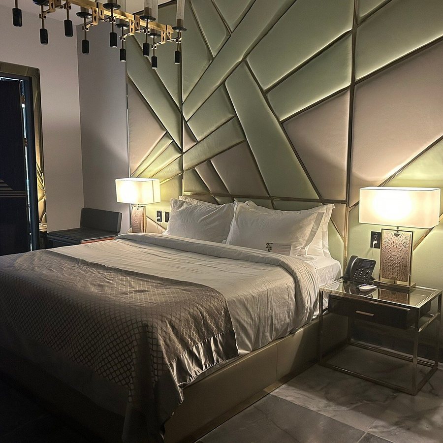 O LV Fifty Five — Guest room