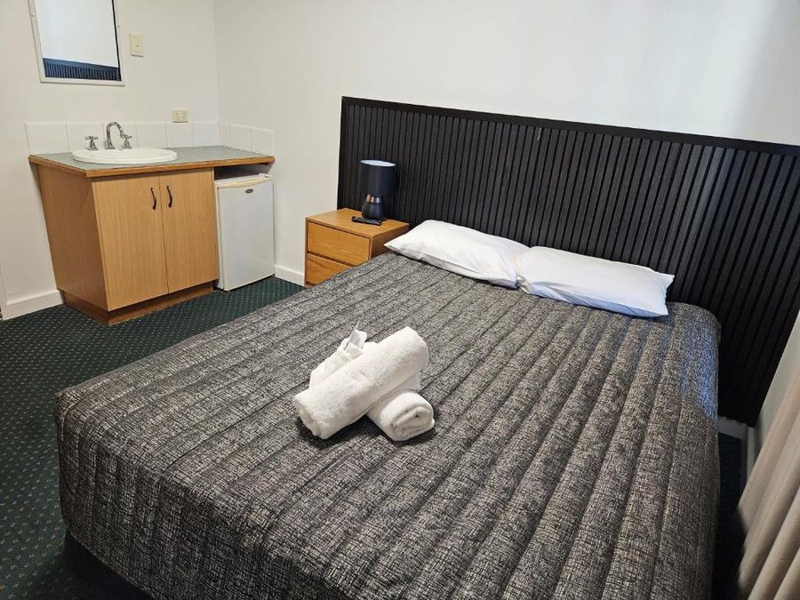 O Shea s Royal Hotel — Guest room