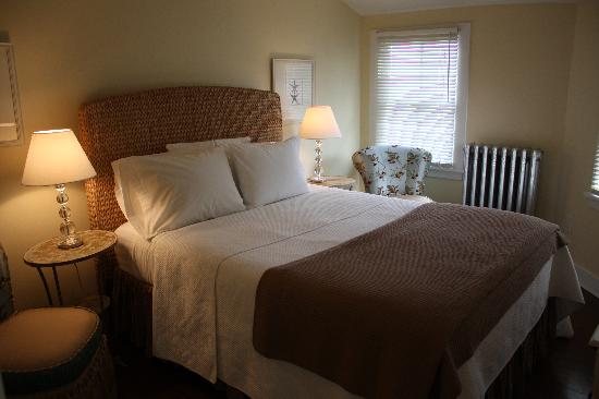 Oak Bluffs Inn — Guest room