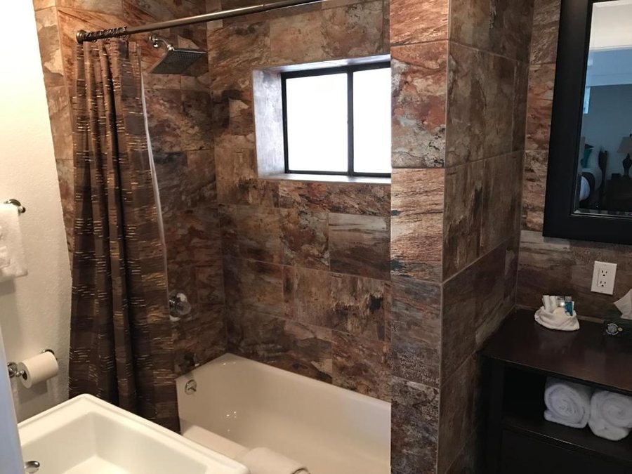 Oak Creek Terrace Resort — Bathroom