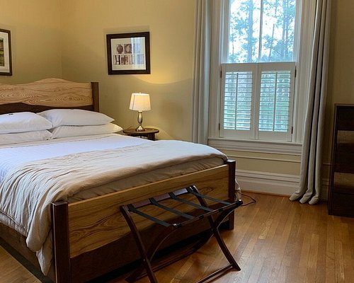 Oak Hill on Love Lane Bed Breakfast — Guest room