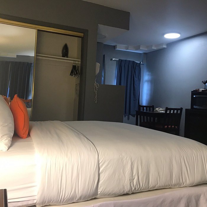 Oak Tree Inn Los Angeles California — Guest room