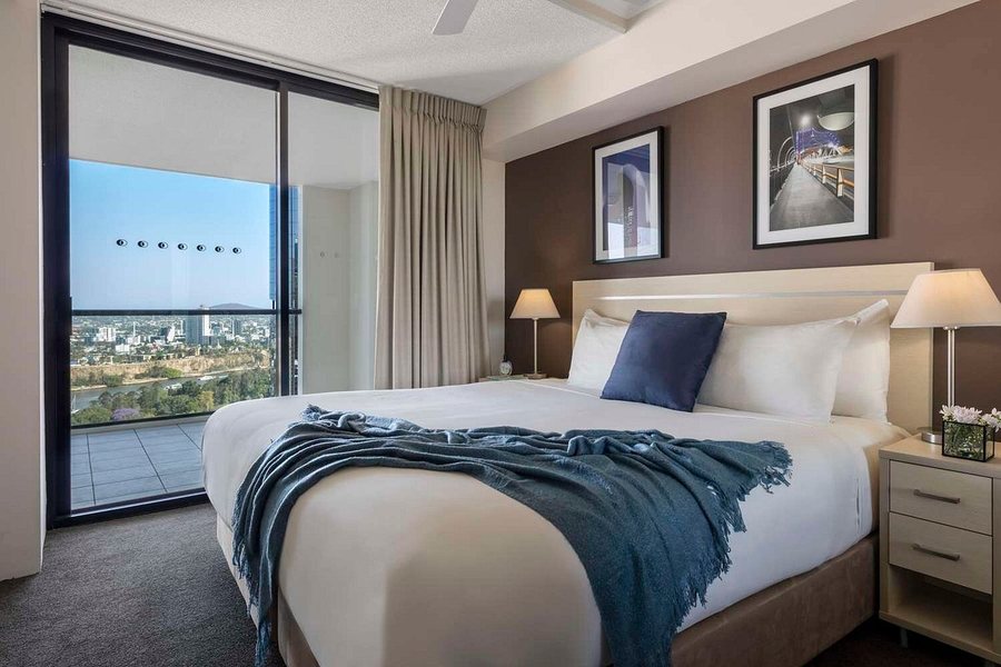 Oaks Brisbane River City Suites — Guest room
