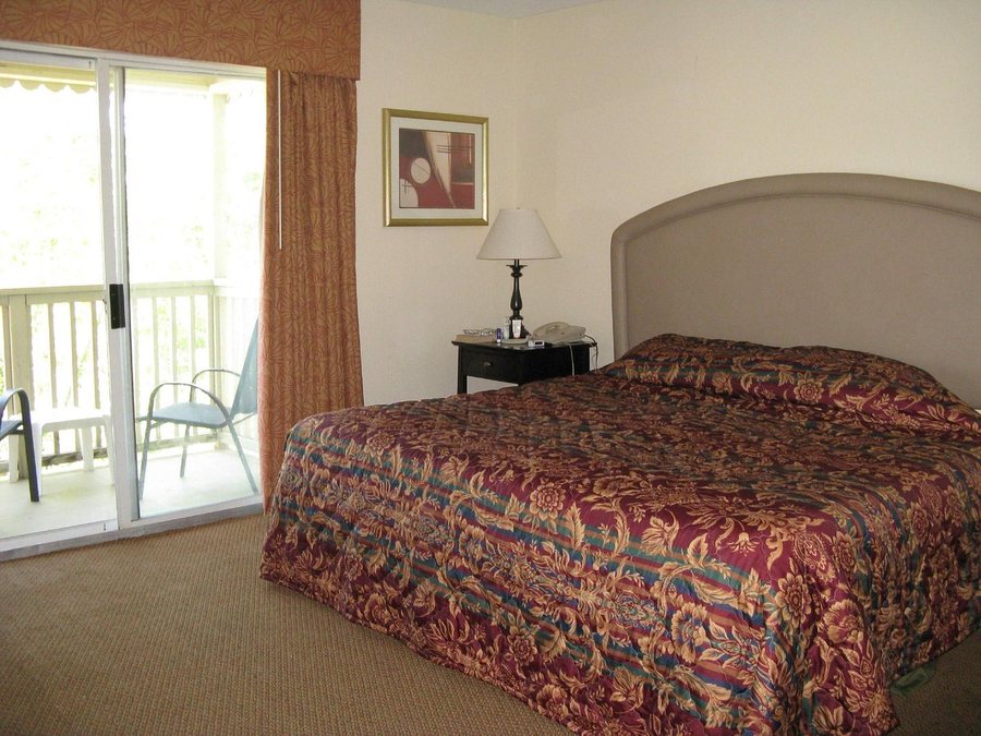Oaks Plantation Campground — Guest room