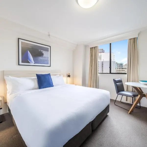 Oaks Sydney Castlereagh Suites — Guest room