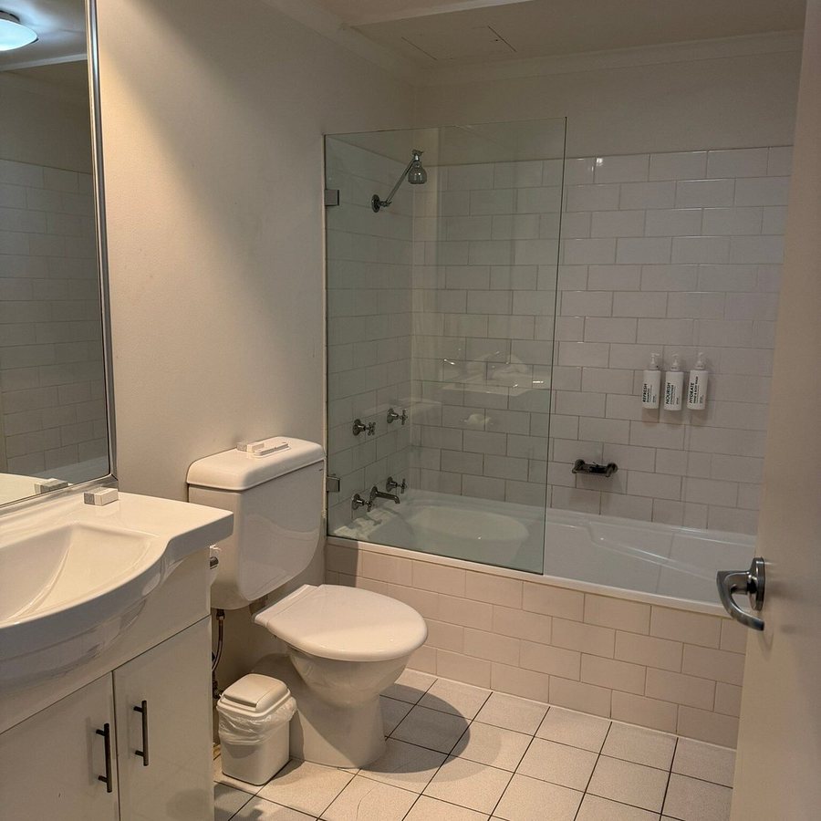 Oaks Sydney Goldsbrough Suites — Bathroom