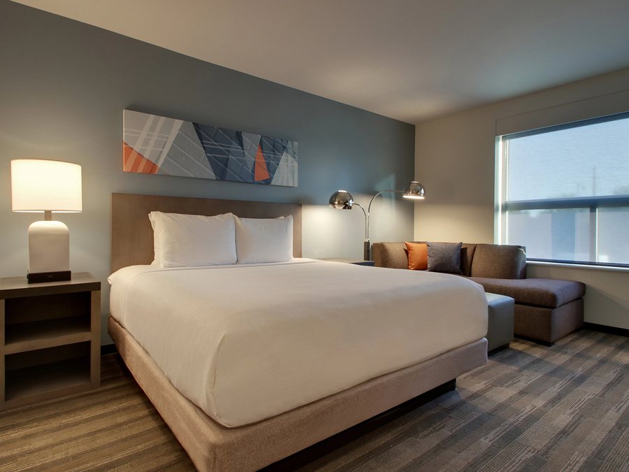 Oakwood Apartments Chicago Illinois — Guest room