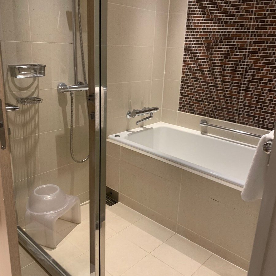 Oakwood Premier Tokyo — Bathroom