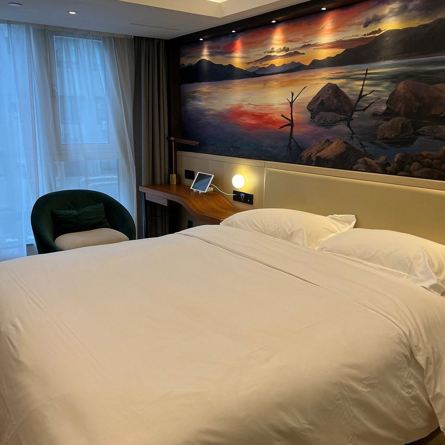 Oasis Avenue — Guest room