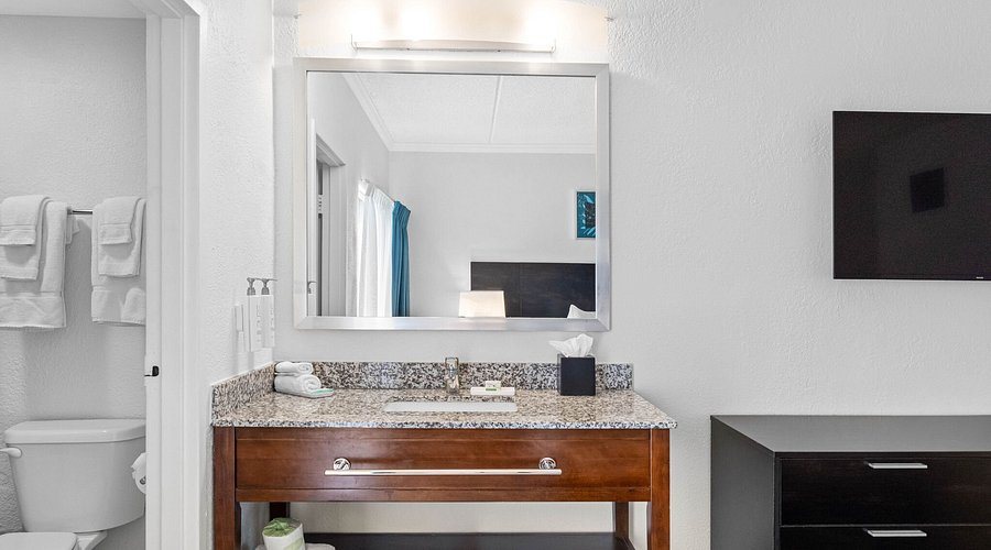 Oasis Bay Suites — Bathroom