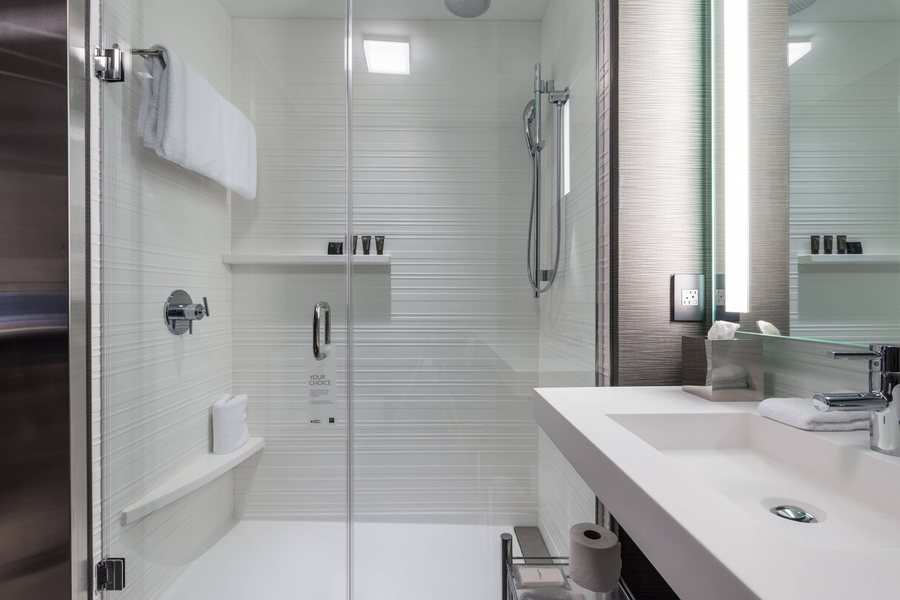 Oasis Guest House — Bathroom