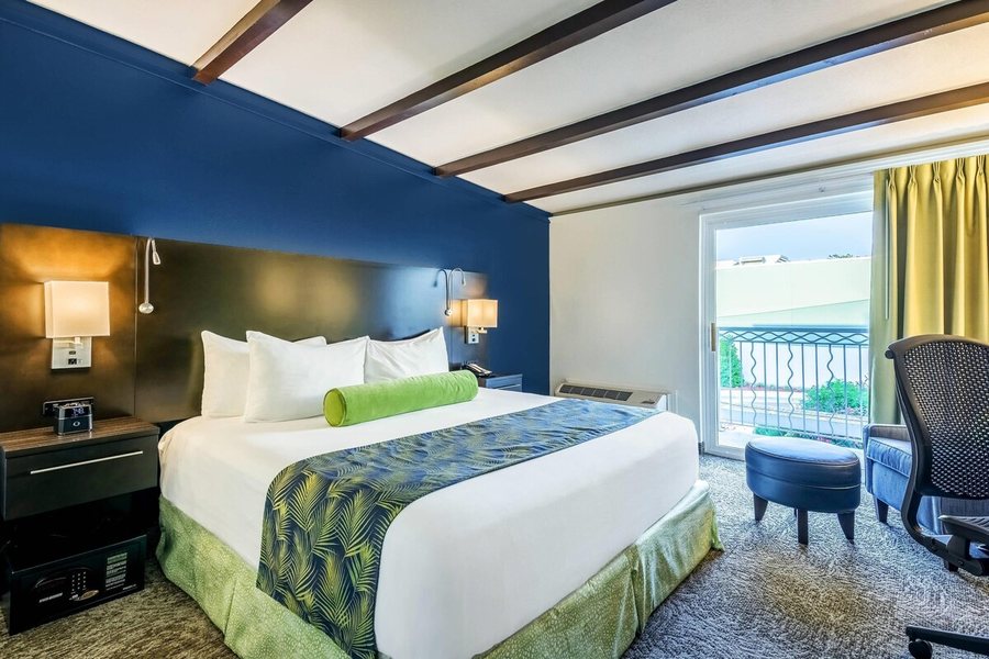 Oasis Hotel Conv Center an Ascend Collection Hotel — Guest room