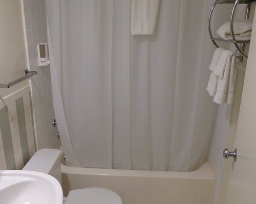 Oasis Inn — Bathroom