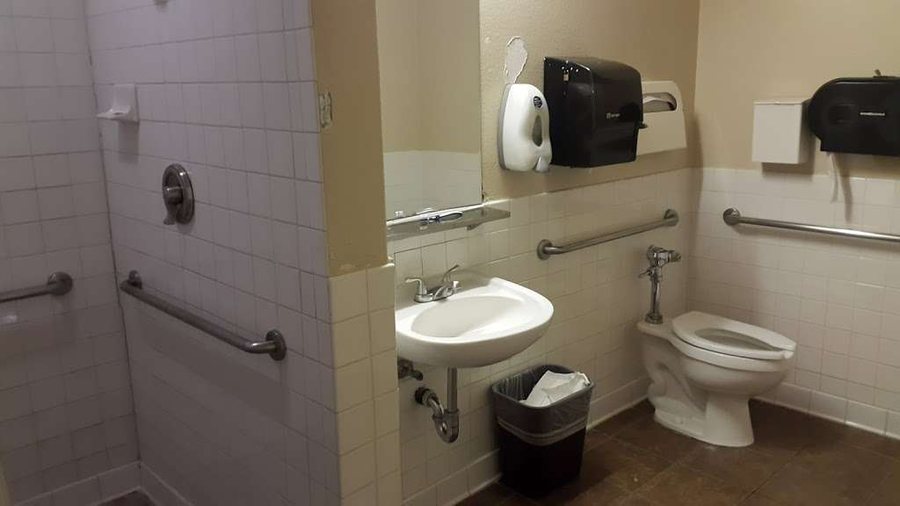 Oasis Las Vegas RV Resort Las Vegas Nevada — Bathroom