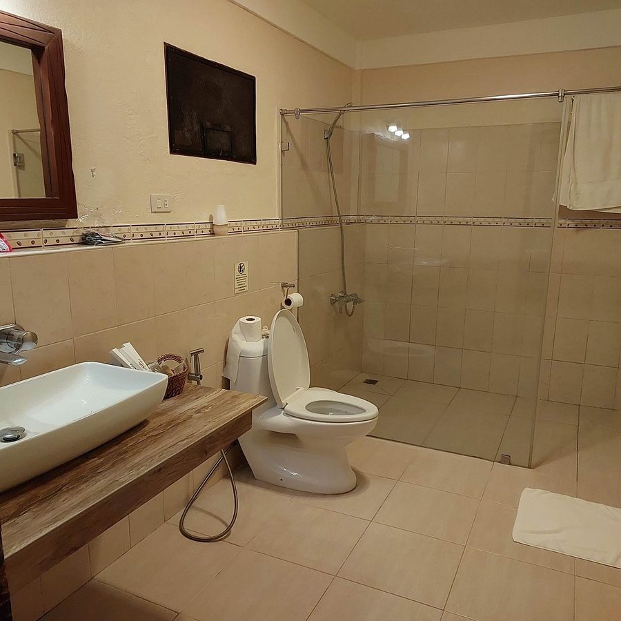 Oasis RV Resort Durango — Bathroom
