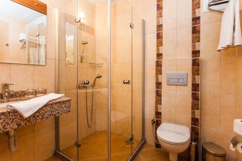 Oba Hotel Istanbul — Bathroom