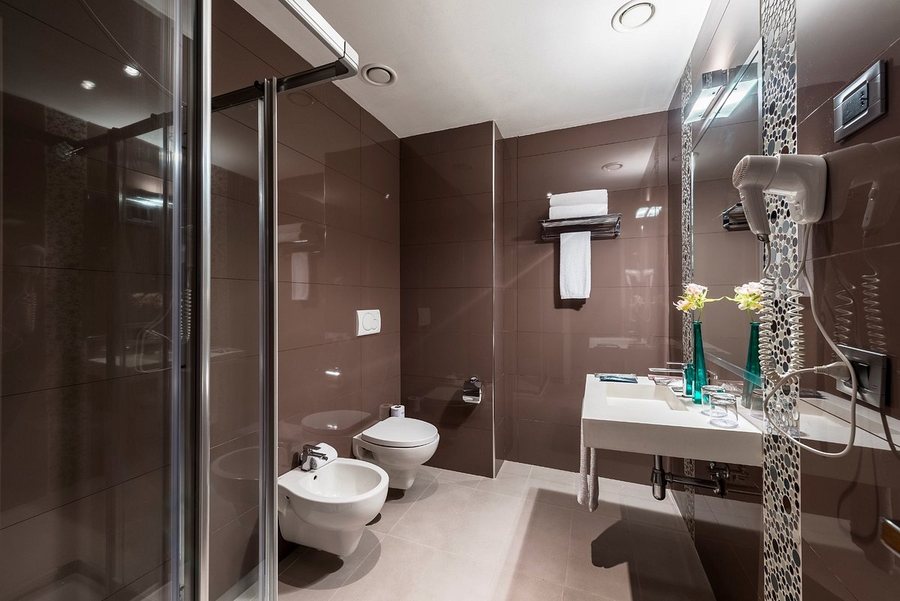 Occidental Aurelia — Bathroom