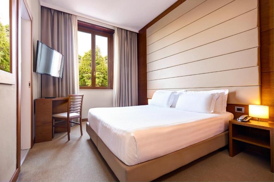 Occidental Aurelia — Guest room