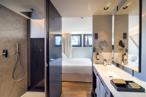 Occidental Diagonal 414 Barcelona Catalonia — Bathroom